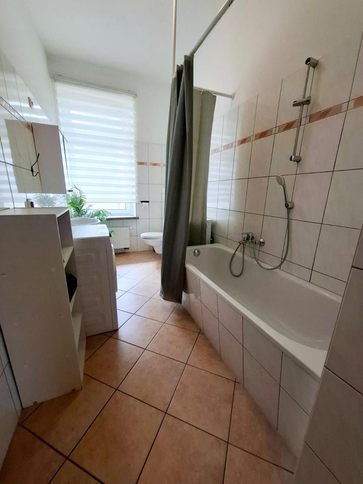Altbauwohnung Direkt An Der Karli Mit Balkon - Netflix Inklusive Leipzig Ngoại thất bức ảnh