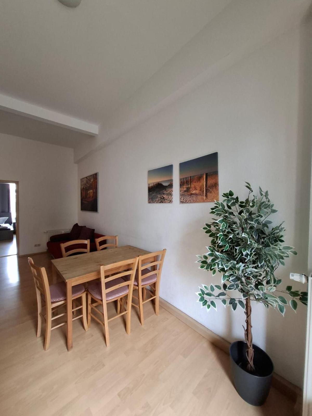 Altbauwohnung Direkt An Der Karli Mit Balkon - Netflix Inklusive Leipzig Ngoại thất bức ảnh