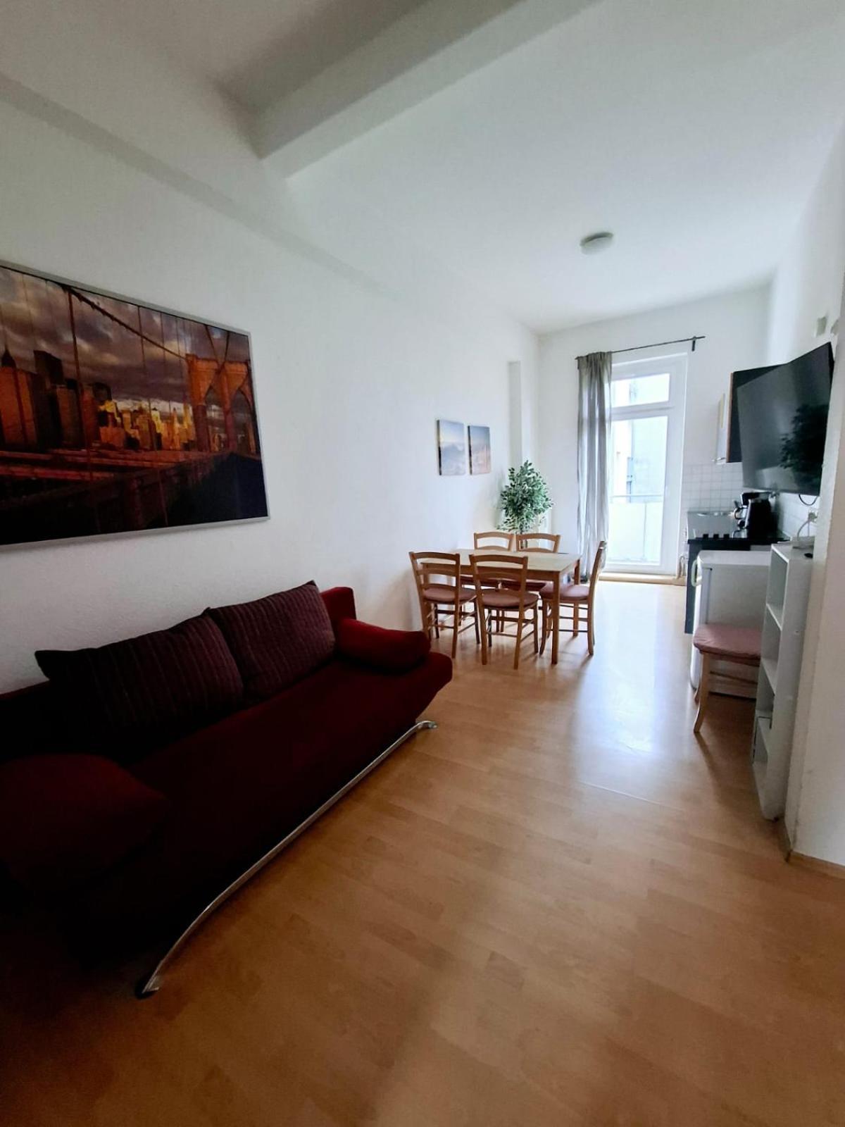 Altbauwohnung Direkt An Der Karli Mit Balkon - Netflix Inklusive Leipzig Ngoại thất bức ảnh